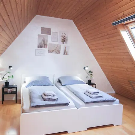 Alfa 3zi-maisonette 6 Personen Zuffenhausen Nahe Porsche & Bosch L Wifi & Smarttv I 3br 4 Beds I Kitchen I Bathroom & Wc *