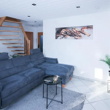 Daire Alfa 3zi-maisonette 6 Personen Zuffenhausen Nahe Porsche & Bosch L Wifi & Smarttv I 3br 4 Beds I Kitchen I Bathroom & Wc *