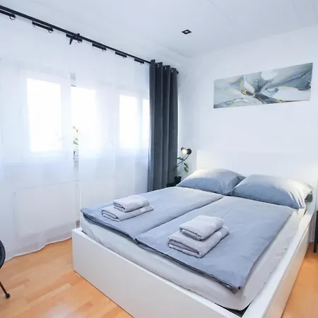 Apartment Alfa 3zi-maisonette 6 Personen Zuffenhausen Nahe Porsche & Bosch L Wifi & Smarttv I 3br 4 Beds I Kitchen I Bathroom & Wc