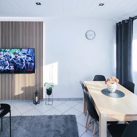 Alfa 3zi-maisonette 6 Personen Zuffenhausen Nahe Porsche & Bosch L Wifi & Smarttv I 3br 4 Beds I Kitchen I Bathroom & Wc *