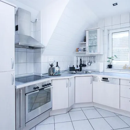 Alfa 3zi-maisonette 6 Personen Zuffenhausen Nahe Porsche & Bosch L Wifi & Smarttv I 3br 4 Beds I Kitchen I Bathroom & Wc シュトゥットガルト