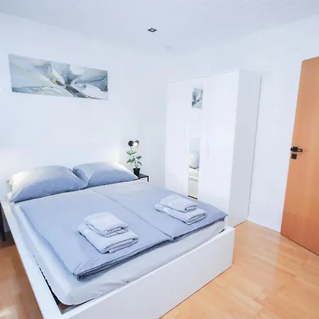 Apartment Alfa 3zi-maisonette 6 Personen Zuffenhausen Nahe Porsche & Bosch L Wifi & Smarttv I 3br 4 Beds I Kitchen I Bathroom & Wc