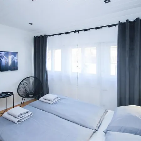 Alfa 3zi-maisonette 6 Personen Zuffenhausen Nahe Porsche & Bosch L Wifi & Smarttv I 3br 4 Beds I Kitchen I Bathroom & Wc Apartment *