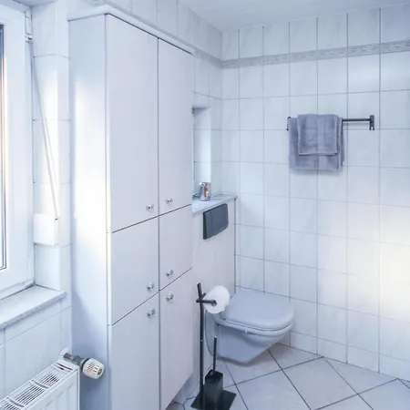 Daire Alfa 3zi-maisonette 6 Personen Zuffenhausen Nahe Porsche & Bosch L Wifi & Smarttv I 3br 4 Beds I Kitchen I Bathroom & Wc *