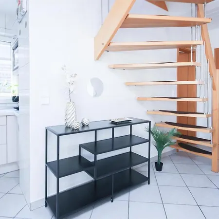 Alfa 3zi-maisonette 6 Personen Zuffenhausen Nahe Porsche & Bosch L Wifi & Smarttv I 3br 4 Beds I Kitchen I Bathroom & Wc アパート *