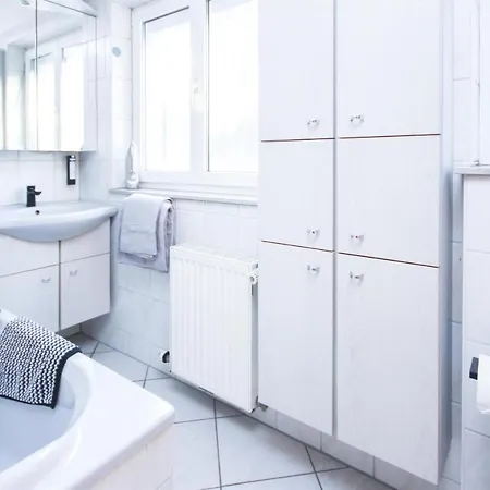 Alfa 3zi-maisonette 6 Personen Zuffenhausen Nahe Porsche & Bosch L Wifi & Smarttv I 3br 4 Beds I Kitchen I Bathroom & Wc Apartment Stuttgart