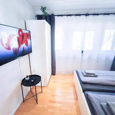 Alfa 3zi-maisonette 6 Personen Zuffenhausen Nahe Porsche & Bosch L Wifi & Smarttv I 3br 4 Beds I Kitchen I Bathroom & Wc *