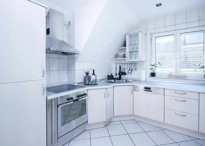 Alfa 3zi-maisonette 6 Personen Zuffenhausen Nahe Porsche & Bosch L Wifi & Smarttv I 3br 4 Beds I Kitchen I Bathroom & Wc Stuttgart