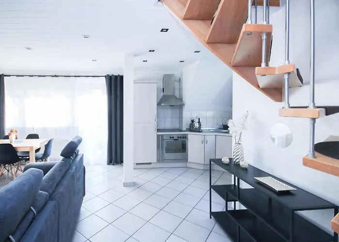 Apartment Alfa 3zi-maisonette 6 Personen Zuffenhausen Nahe Porsche & Bosch L Wifi & Smarttv I 3br 4 Beds I Kitchen I Bathroom & Wc Stuttgart