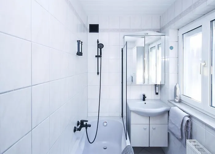 Alfa 3zi-maisonette 6 Personen Zuffenhausen Nahe Porsche & Bosch L Wifi & Smarttv I 3br 4 Beds I Kitchen I Bathroom & Wc Apartment