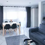 Alfa 3zi-maisonette 6 Personen Zuffenhausen Nahe Porsche & Bosch L Wifi & Smarttv I 3br 4 Beds I Kitchen I Bathroom & Wc شقة شتوتغارت