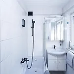 Alfa 3zi-maisonette 6 Personen Zuffenhausen Nahe Porsche & Bosch L Wifi & Smarttv I 3br 4 Beds I Kitchen I Bathroom & Wc شقة