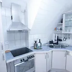 Alfa 3zi-maisonette 6 Personen Zuffenhausen Nahe Porsche & Bosch L Wifi & Smarttv I 3br 4 Beds I Kitchen I Bathroom & Wc شتوتغارت