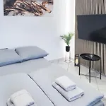 Alfa 3zi-maisonette 6 Personen Zuffenhausen Nahe Porsche & Bosch L Wifi & Smarttv I 3br 4 Beds I Kitchen I Bathroom & Wc شقة *