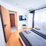 Alfa 3zi-maisonette 6 Personen Zuffenhausen Nahe Porsche & Bosch L Wifi & Smarttv I 3br 4 Beds I Kitchen I Bathroom & Wc * شتوتغارت