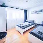 شقة Alfa 3zi-maisonette 6 Personen Zuffenhausen Nahe Porsche & Bosch L Wifi & Smarttv I 3br 4 Beds I Kitchen I Bathroom & Wc *